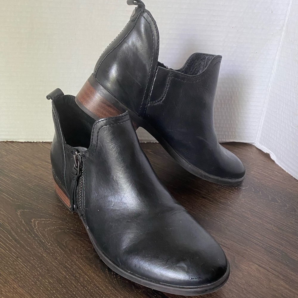 Lucca Lane Black Leather Ankle Boots size 6